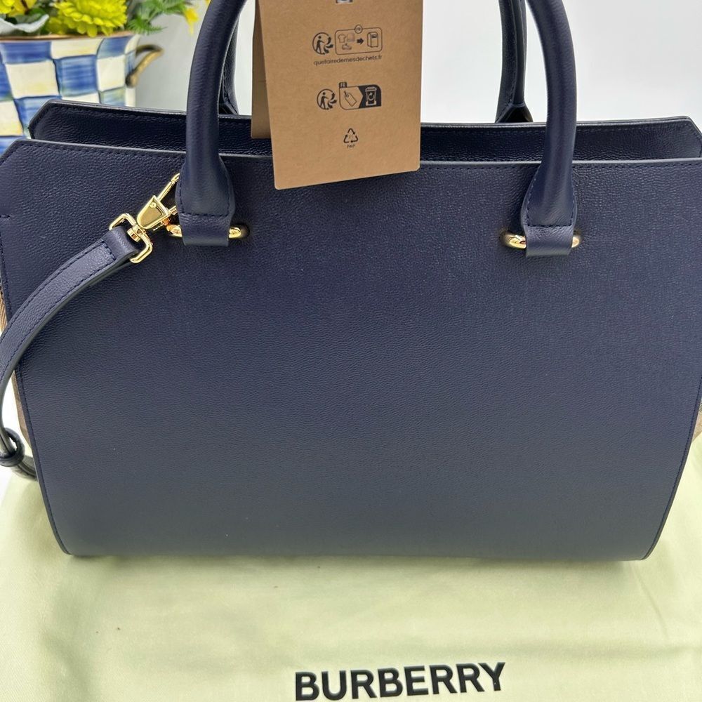 Women’s Burberry Banwell classic check handbag with detachable shoulder strap - Picture 5 of 15